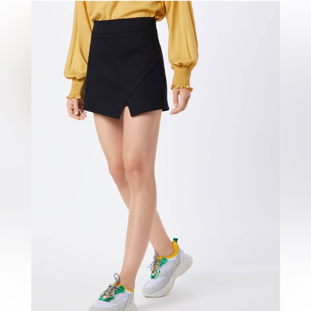 Foreign Exchange Black Mini Skirt Size Medium